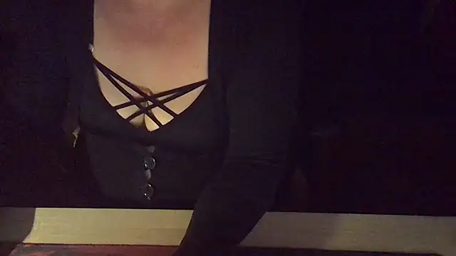 Silvia2277 online show from October 17, 2025, 7:16 pm