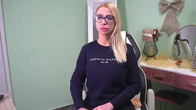 CelineConner online show from January 3, 2025, 5:06 am