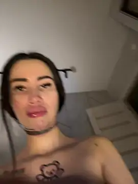 Snapshot of Yunasi chatting on February 6, 2025, 11:21 am Yunasi online show from February 6, 2025, 11:21 am