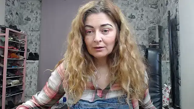 Helen1974 online show from January 31, 2025, 5:10 pm