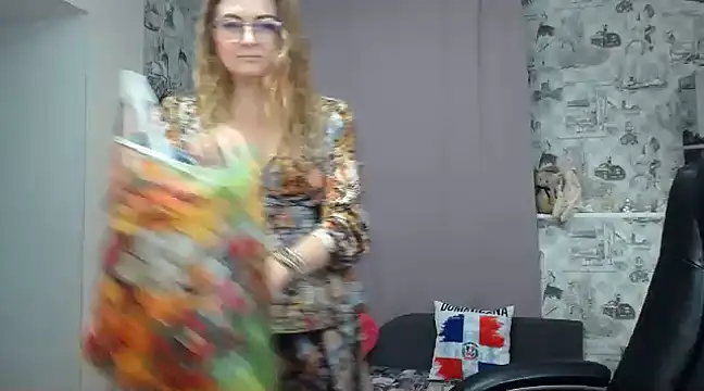 Helen1974 online show from February 5, 2025, 3:52 pm