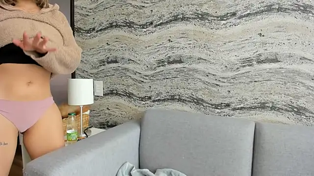 Sophi  a online show from March 3, 2025, 8:00 pm