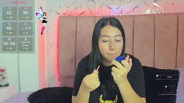 sexylaurita online show from September 30, 2025, 2:11 pm