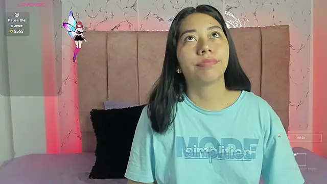 sexylaurita online show from October 7, 2025, 2:25 pm