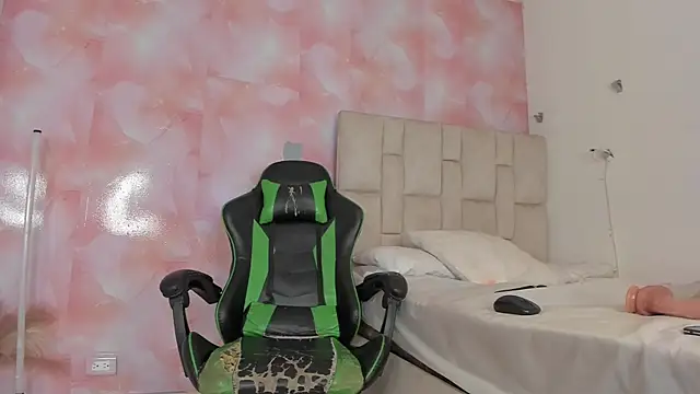 emily lean  online show from October 1, 2025, 2:06 am