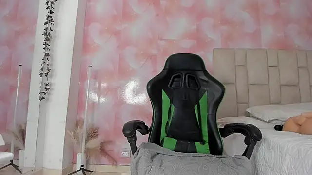 emily lean  online show from November 14, 2025, 12:53 am