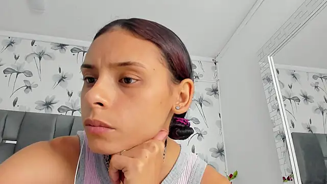 Ehotloveaxxx online show from November 6, 2025, 1:45 pm