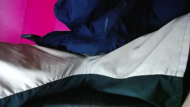 zacwatson  online show from November 9, 2025, 2:21 am