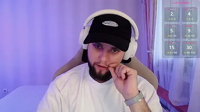 Snapshot of ChillyXO chatting on November 12, 2025, 8:48 am ChillyXO online show from November 12, 2025, 8:48 am