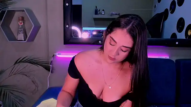 Snapshot of Sussy_Bell01 chatting on December 9, 2024, 8:33 pm Sussy Bell01 online show from December 9, 2024, 8:33 pm