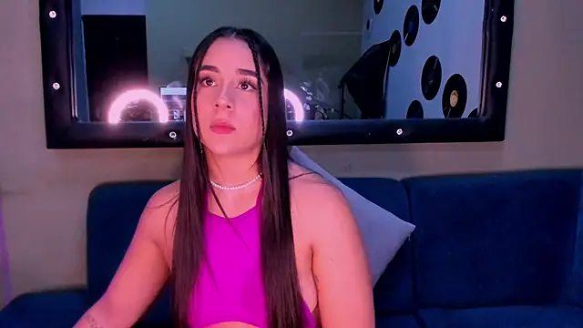 Snapshot of Sussy_Bell01 chatting on December 18, 2024, 2:53 am Sussy Bell01 online show from December 18, 2024, 2:53 am