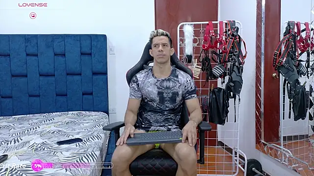 JoseRumbero26 online show from November 13, 2025, 12:15 pm