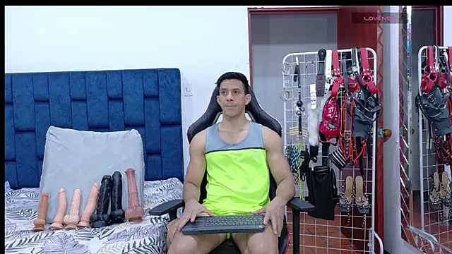 JoseRumbero26 online show from May 1, 2026, 2:16 am