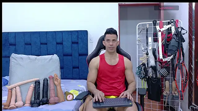 JoseRumbero26 online show from May 7, 2026, 1:44 am