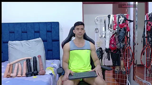 JoseRumbero26 online show from May 11, 2026, 11:27 am