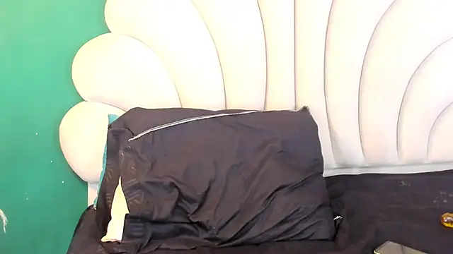 bonieklent online show from December 24, 2024, 3:49 am