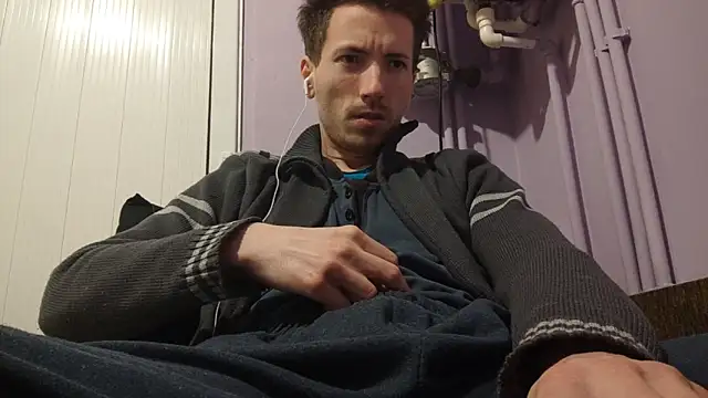  Hocthus  online show from February 12, 2025, 8:29 pm