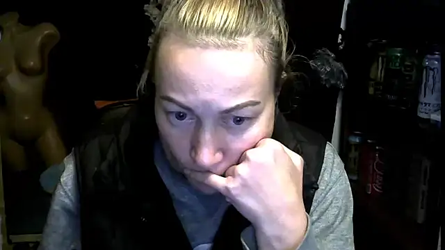 Snapshot of wLESLYMOSw chatting on November 18, 2025, 9:58 am wLESLYMOSw online show from November 18, 2025, 9:58 am