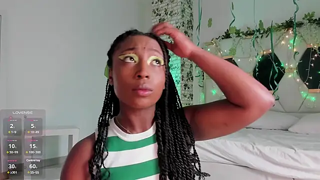 EmmaSanzz  online show from March 18, 2025, 11:30 am