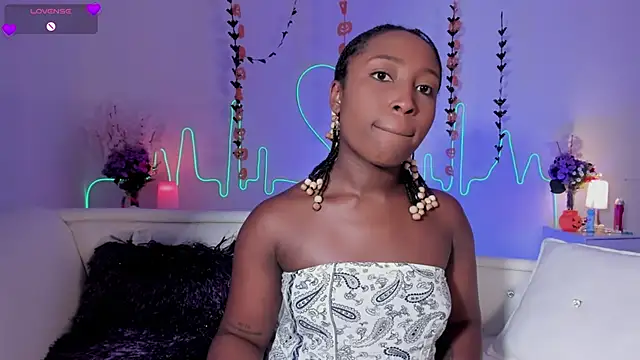 EmmaSanzz  online show from October 16, 2025, 11:22 am