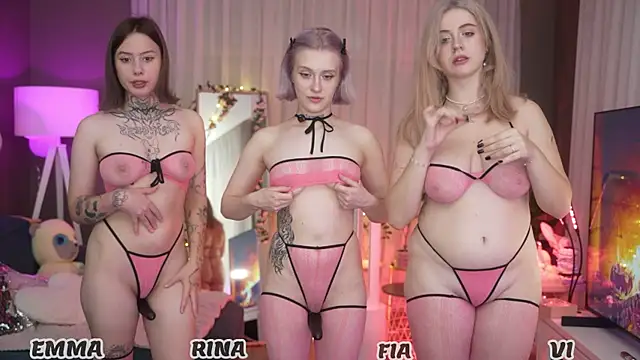 your favoritegirls online show from September 15, 2025, 4:01 am