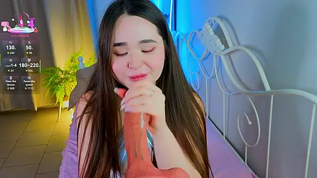 KateBleare online show from October 10, 2025, 3:33 pm