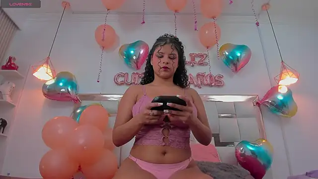 PittAndLunaa online show from January 25, 2025, 12:58 pm