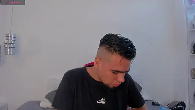 PittAndLunaa online show from January 17, 2026, 1:27 pm