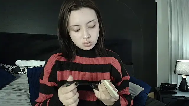 Adeelinee online show from April 2, 2026, 12:36 pm