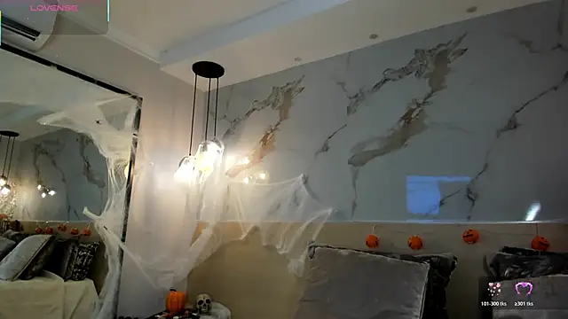 LeaThompson online show from November 2, 2025, 10:34 pm