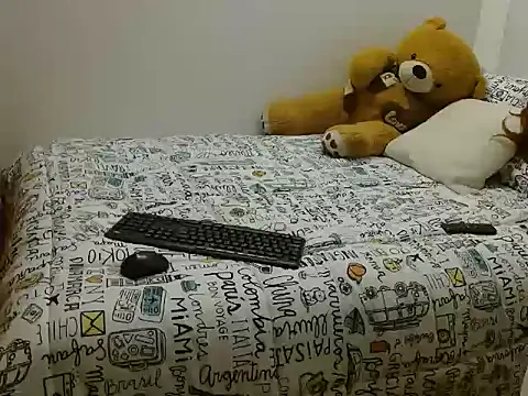 diamondputy04 online show from April 17, 2026, 2:36 am