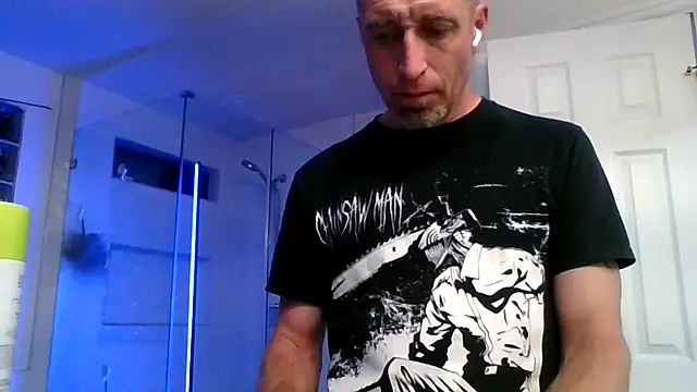 Snapshot of El_Gizmo chatting on April 22, 2026, 7:33 am El Gizmo online show from April 22, 2026, 7:33 am