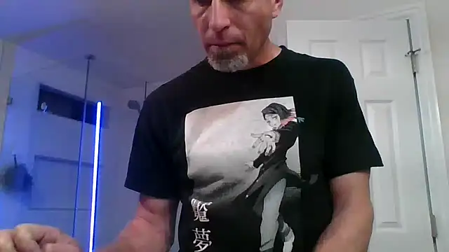 Snapshot of El_Gizmo chatting on May 4, 2026, 9:16 am El Gizmo online show from May 4, 2026, 9:16 am