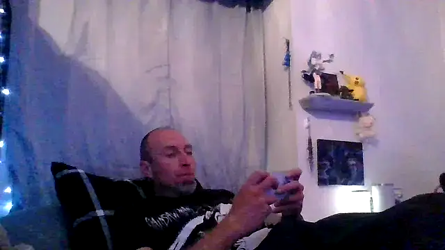 Snapshot of El_Gizmo chatting on June 1, 2026, 6:15 am El Gizmo online show from June 1, 2026, 6:15 am