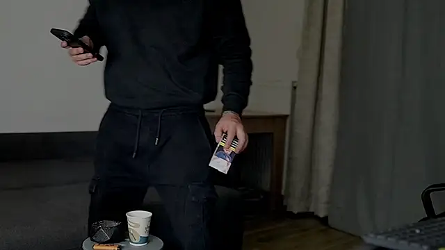 Snapshot of juliusmasters chatting on September 28, 2025, 5:40 pm juliusmasters online show from September 28, 2025, 5:40 pm