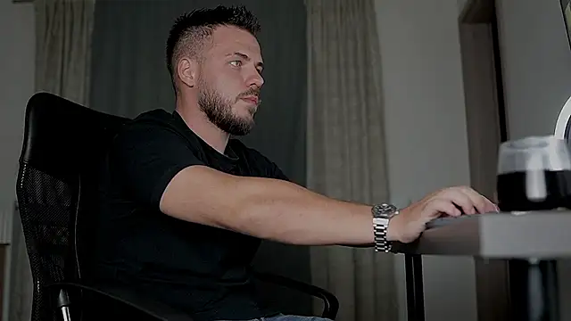 Snapshot of juliusmasters chatting on October 1, 2025, 6:25 pm juliusmasters online show from October 1, 2025, 6:25 pm