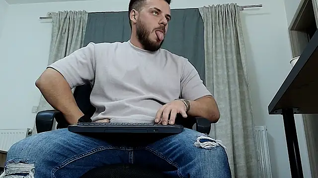 Snapshot of juliusmasters chatting on October 3, 2025, 7:44 pm juliusmasters online show from October 3, 2025, 7:44 pm