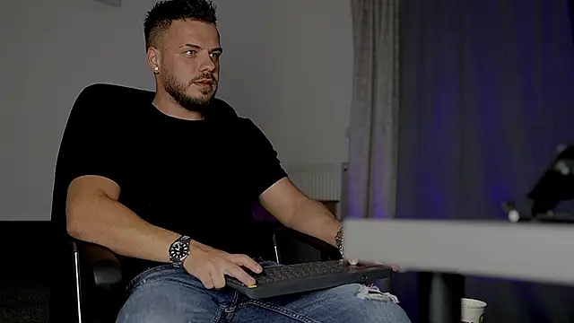 Snapshot of juliusmasters chatting on October 12, 2025, 5:34 pm juliusmasters online show from October 12, 2025, 5:34 pm