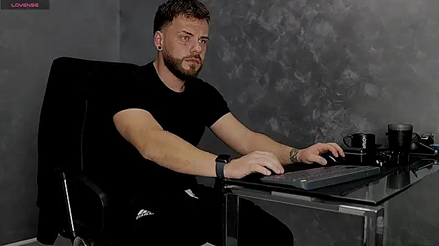 Snapshot of juliusmasters chatting on November 11, 2025, 8:20 pm juliusmasters online show from November 11, 2025, 8:20 pm