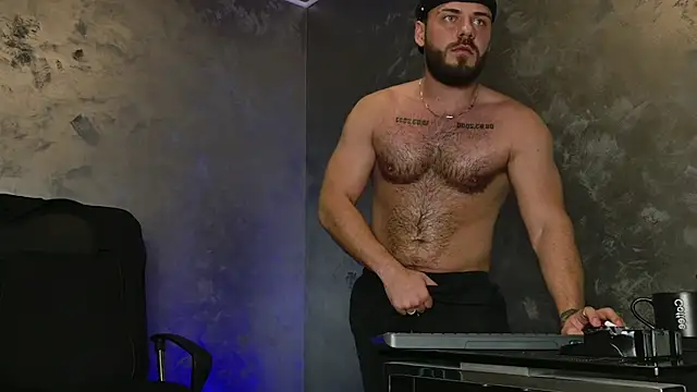 Snapshot of juliusmasters chatting on November 21, 2025, 11:25 pm juliusmasters online show from November 21, 2025, 11:25 pm