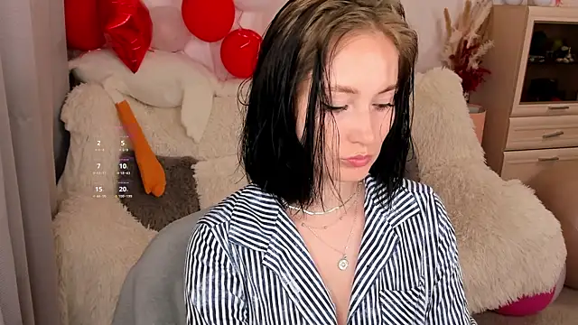 Snapshot of LisaMooore chatting on July 2, 2026, 4:02 pm LisaMooore online show from July 2, 2026, 4:02 pm