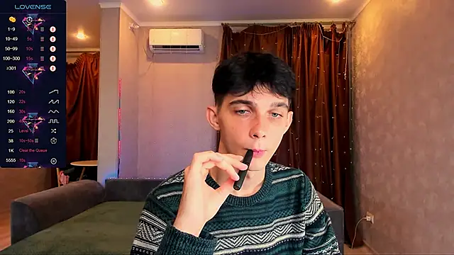 Snapshot of Aaron_Boom chatting on September 20, 2025, 11:06 pm Aaron Boom online show from September 20, 2025, 11:06 pm