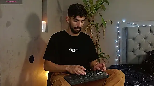 Mr WhiteCock online show from February 17, 2025, 11:42 pm