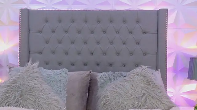 sarah salis  online show from December 20, 2024, 8:01 pm