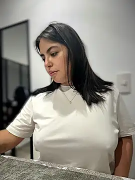 Snapshot of sukhakunis1 chatting on November 26, 2025, 12:33 am sukhakunis1 online show from November 26, 2025, 12:33 am