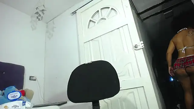 Squirter pussybomb online show from May 28, 2026, 4:10 am