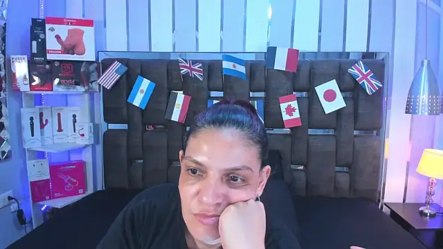Snapshot of KatteMoss chatting on June 14, 2026, 9:06 pm KatteMoss online show from June 14, 2026, 9:06 pm