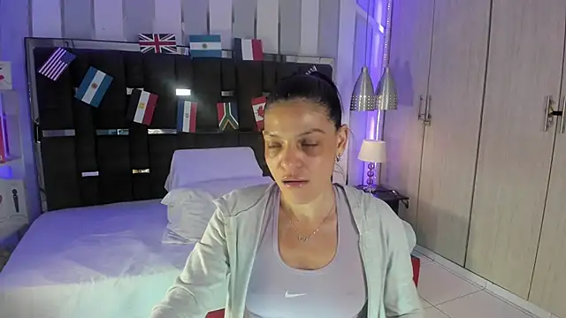 Snapshot of KatteMoss chatting on June 17, 2026, 4:15 am KatteMoss online show from June 17, 2026, 4:15 am