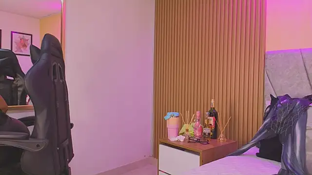 Dakota diaz  online show from October 28, 2025, 8:11 pm