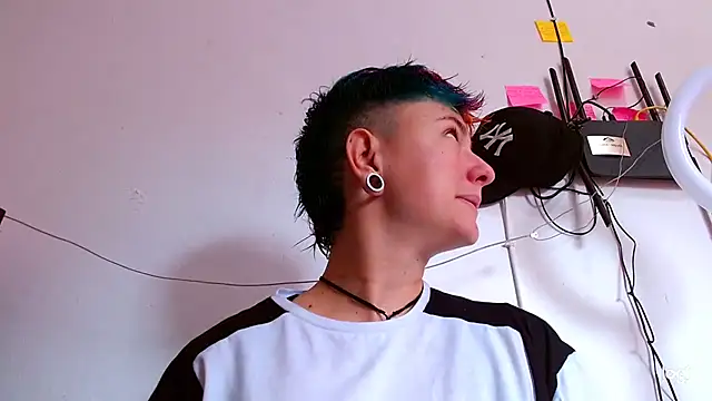 tomboyblue online show from February 6, 2025, 4:58 pm